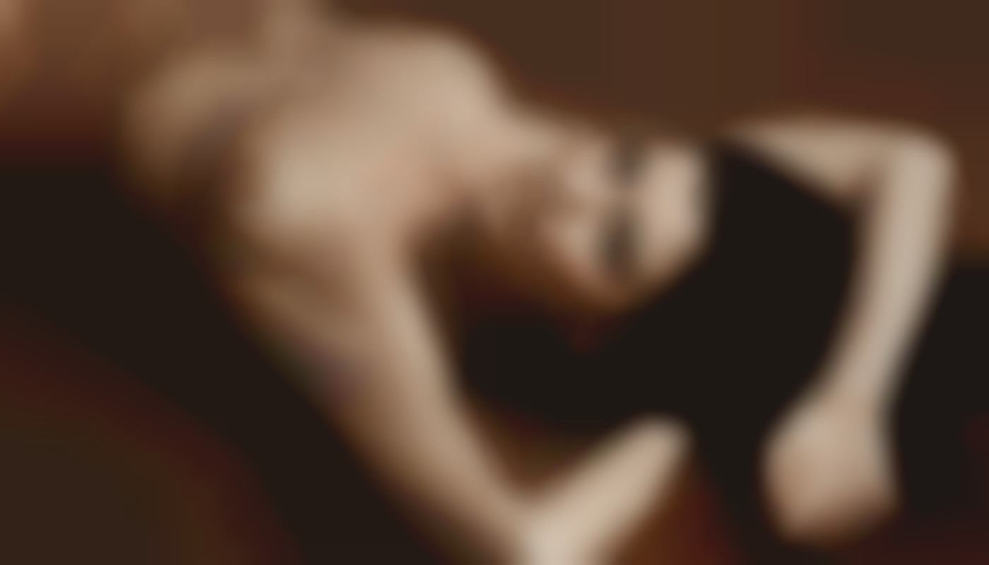 Maximizing Earnings: Strategic Content Planning For Dominatrix Profiles?